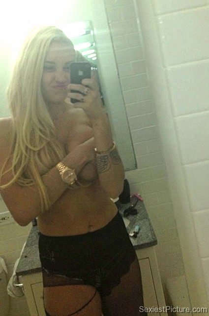 Amanda Bynes Nude Topless Boobs Big Tits Hand Bra Blonde Selfie Leaked Celebrity Leaks