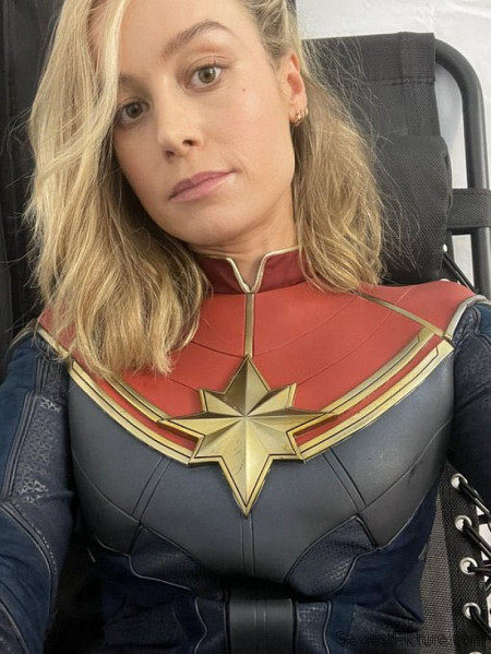 Brie Larson Captain Marvel Selfie