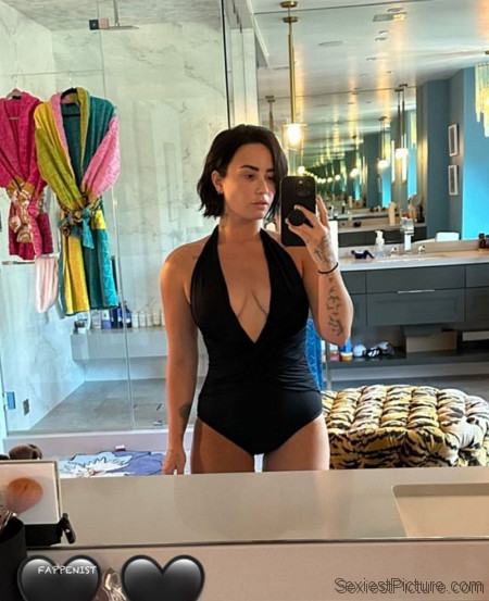 Demi Lovato Big Tits