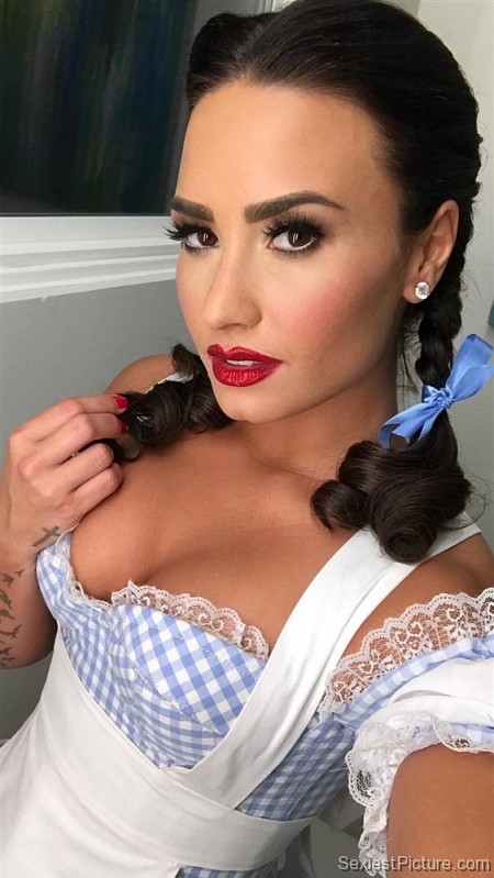 Demi Lovato Sexy Halloween Costume Dorothy Boobs Big Tits Cleavage