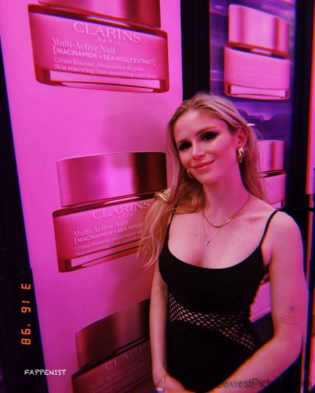 Erin Moriarty Tits