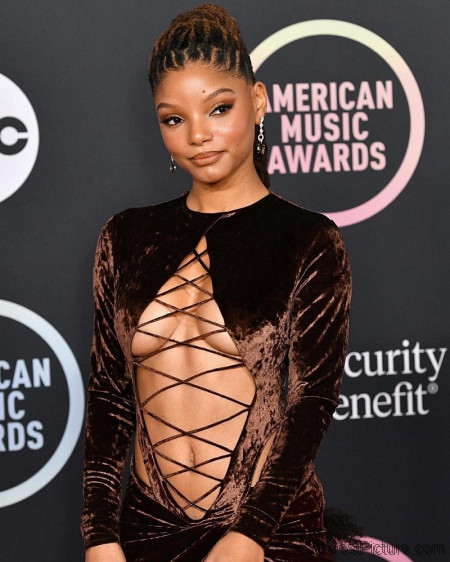Halle Bailey Braless Boobs
