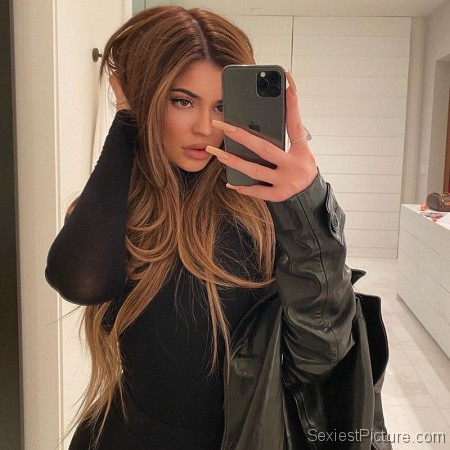 Kylie Jenner Sexy New Hair