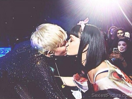 Miley Cyrus and Katy Perry kissing