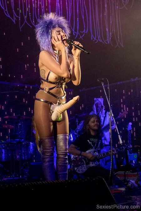 Miley Cyrus strap on dildo nude topless boobs