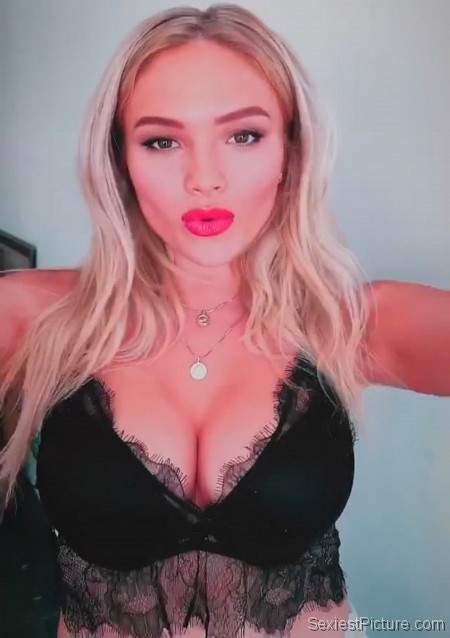 Natalie Alyn boobs