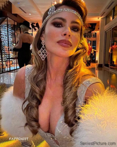 Sofia Vergara Big Tits Cleavage