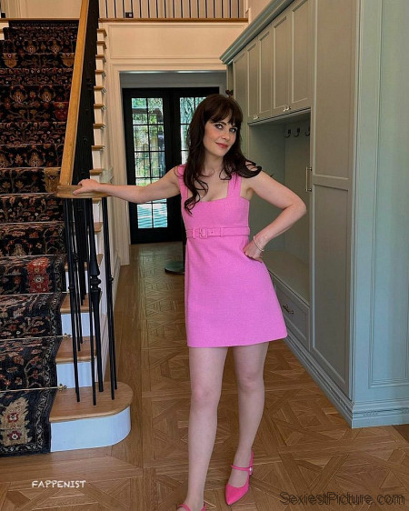 Zooey Deschanel Sexy Tits and Legs