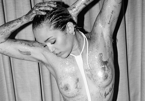 Miley Cyrus Nude Topless Boobs Tits Glitter 2016 Celebrity Leaks Scandals Sex Tapes Naked