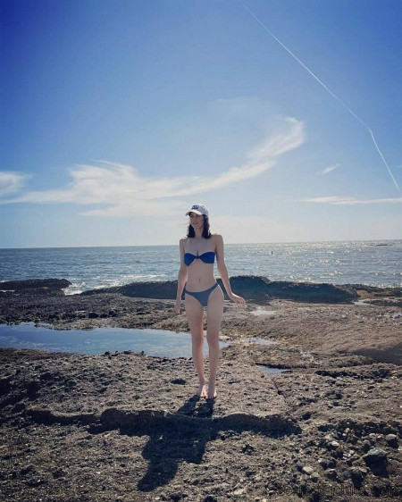 Alexandra Daddario Sexy Bikini