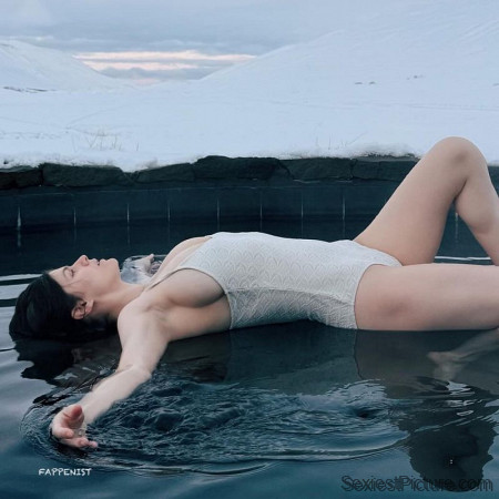 Alexandra Daddario Wet Big Tits