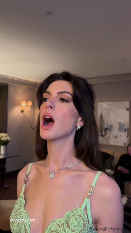 Anne Hathaway Braless Big Tits