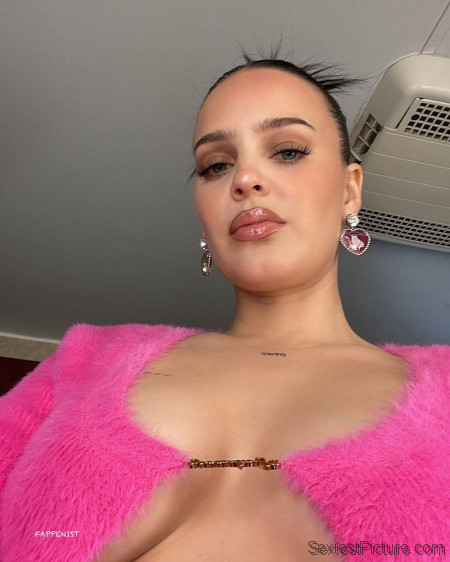 Anne Marie Braless Big Tits