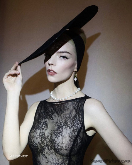 Anya Taylor-Joy Tits in Paris
