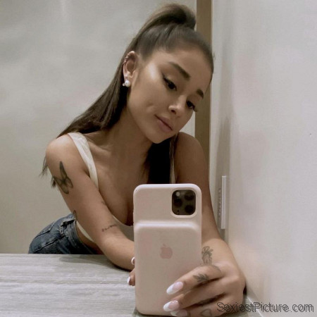 Ariana Grande Sexy Cleavage