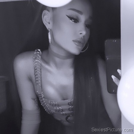 Ariana Grande Sexy Cleavage