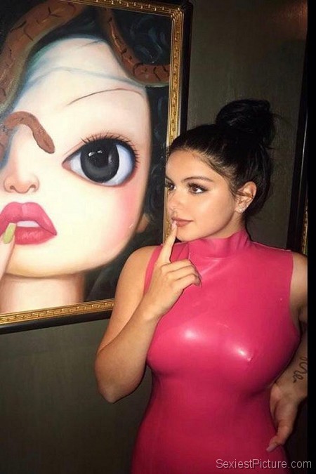 Ariel Winter Braless Big Tits in Latex