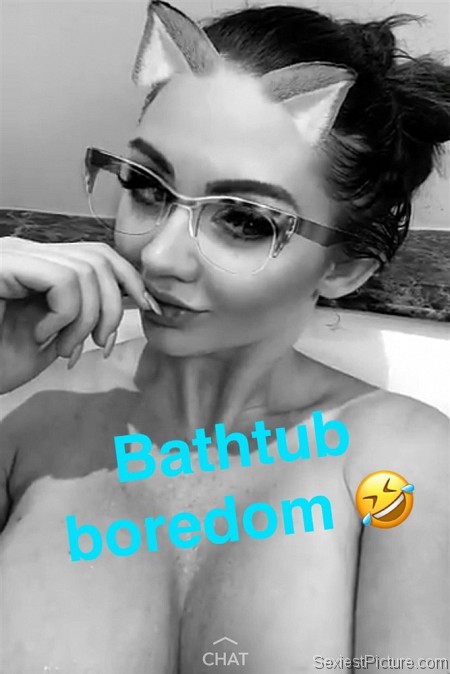 Ariel Winter nude bath selfie