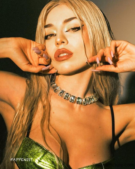 Ava Max Big Tits Bra