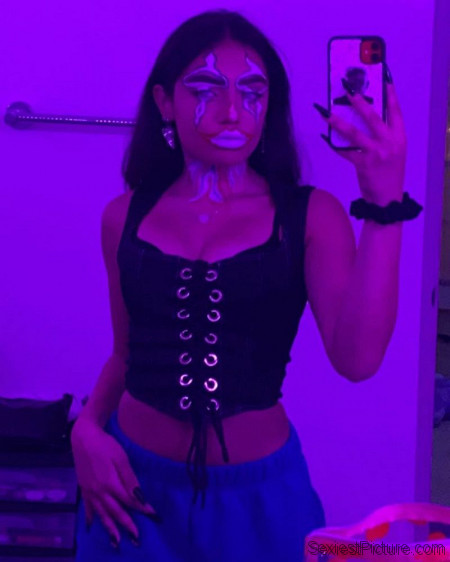 Avani Big Tits Cleavage