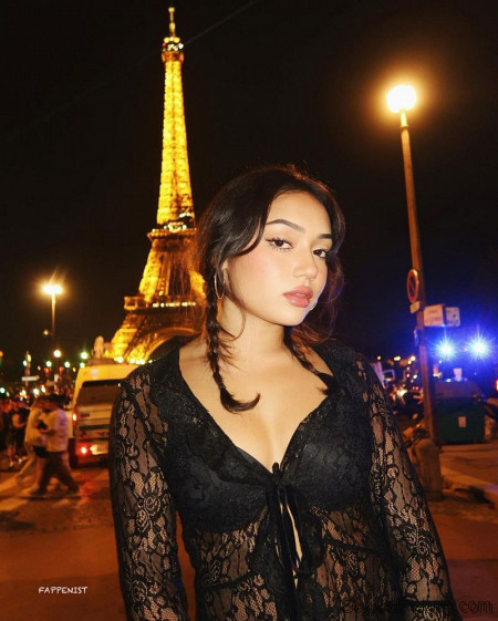 Avani Big Tits Cleavage in Paris
