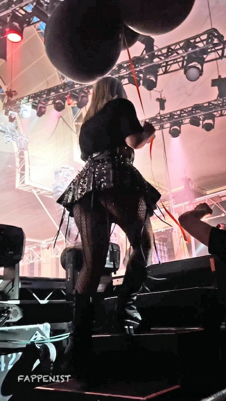 Avril Lavigne Sexy Ass Upskirt
