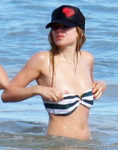 Avril Lavigne nip slip bikini swimming paparazzi boobs tits