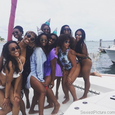 Bachelorette Rachel Lindsay bikini pic