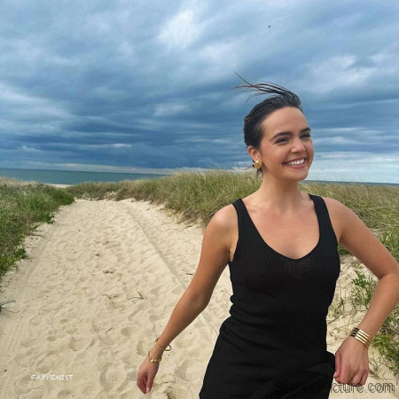 Bailee Madison Nipples Pokies