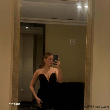 Bailee Madison Sexy Photo Dump