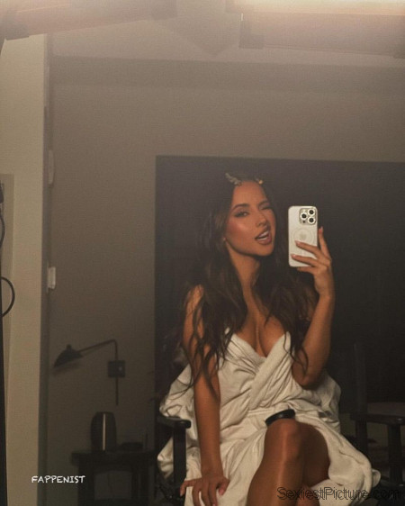 Becky G Big Tits in a Towel