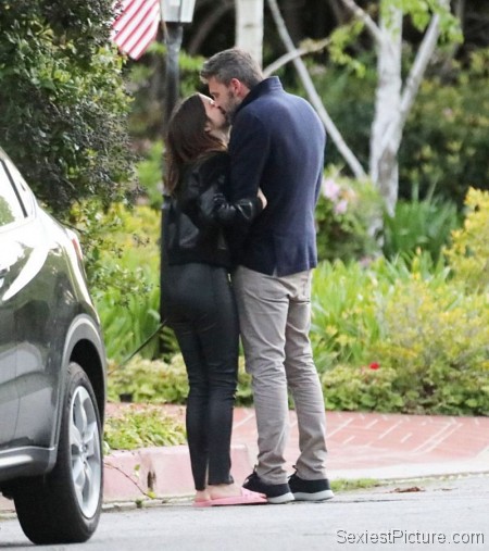 Ben Affleck and Ana de Armas Kissing