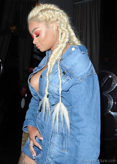 Blac Chyna nip slip