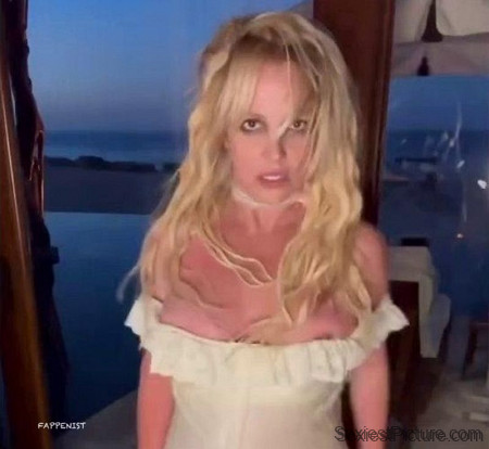 Britney Spears Nip Slip Wardrobe Malfunction