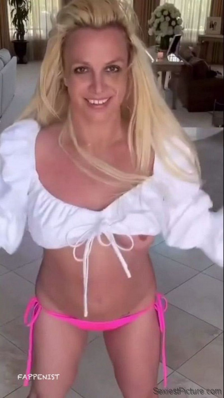 Britney Spears Nude Big Tits Nip Slip
