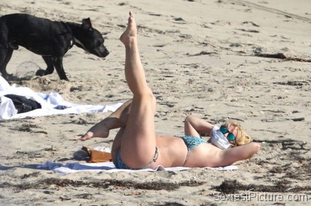 Britney Spears Sexy Bikini Cleavage