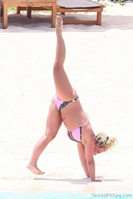 Britney Spears Sexy Bikini