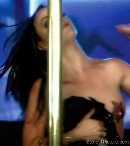 Britney Spears nip slip tit nipple boobs