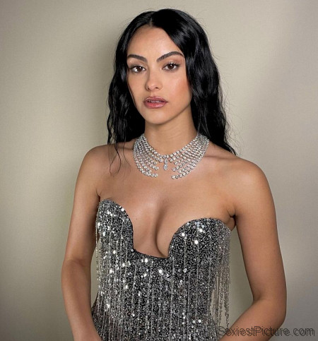 Camila Mendes Tits