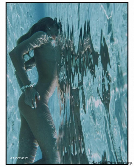 Candice Swanepoel Nude and Sexy in the Water