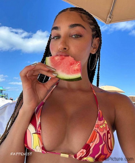 Chantel Jeffries Boobs