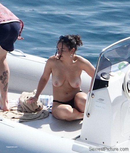 Charli XCX Nude Caught By Paparazzi