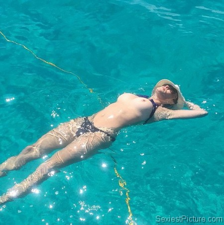 Chelsea Handler topless