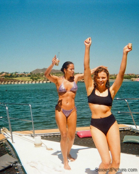 Chloe Grace Moretz Sexy Bikini Body
