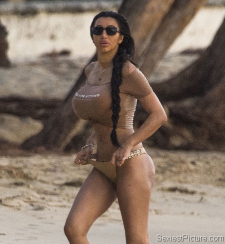 Chloe Khan boobs