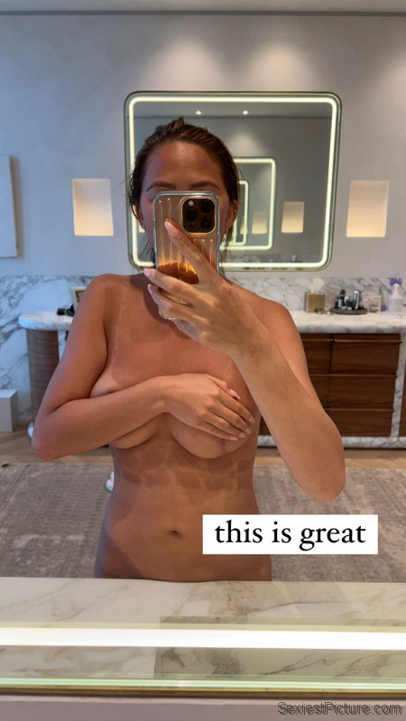 Chrissy Teigen Nude