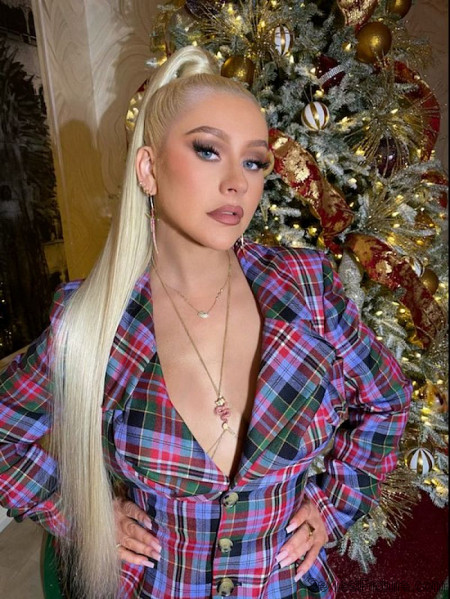 Christina Aguilera Braless Boobs