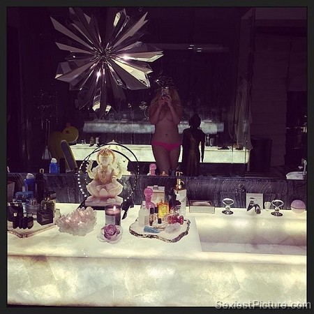 Christina Aguilera nude topless boobs big tits leaked selfie instagram