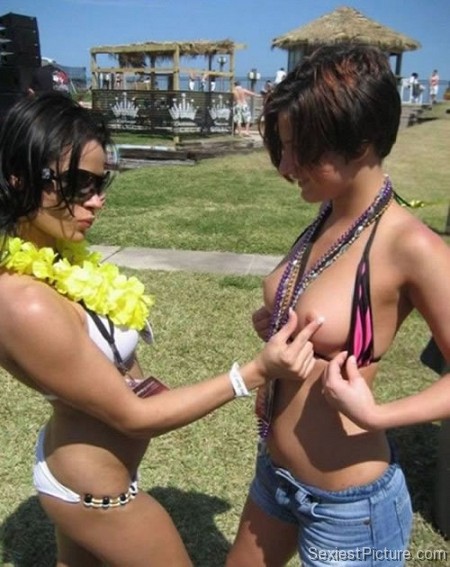 College Girls Nipple Play Lesbian