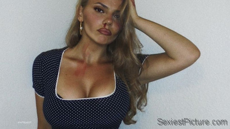 Dafne Keen Big Tits Blonde